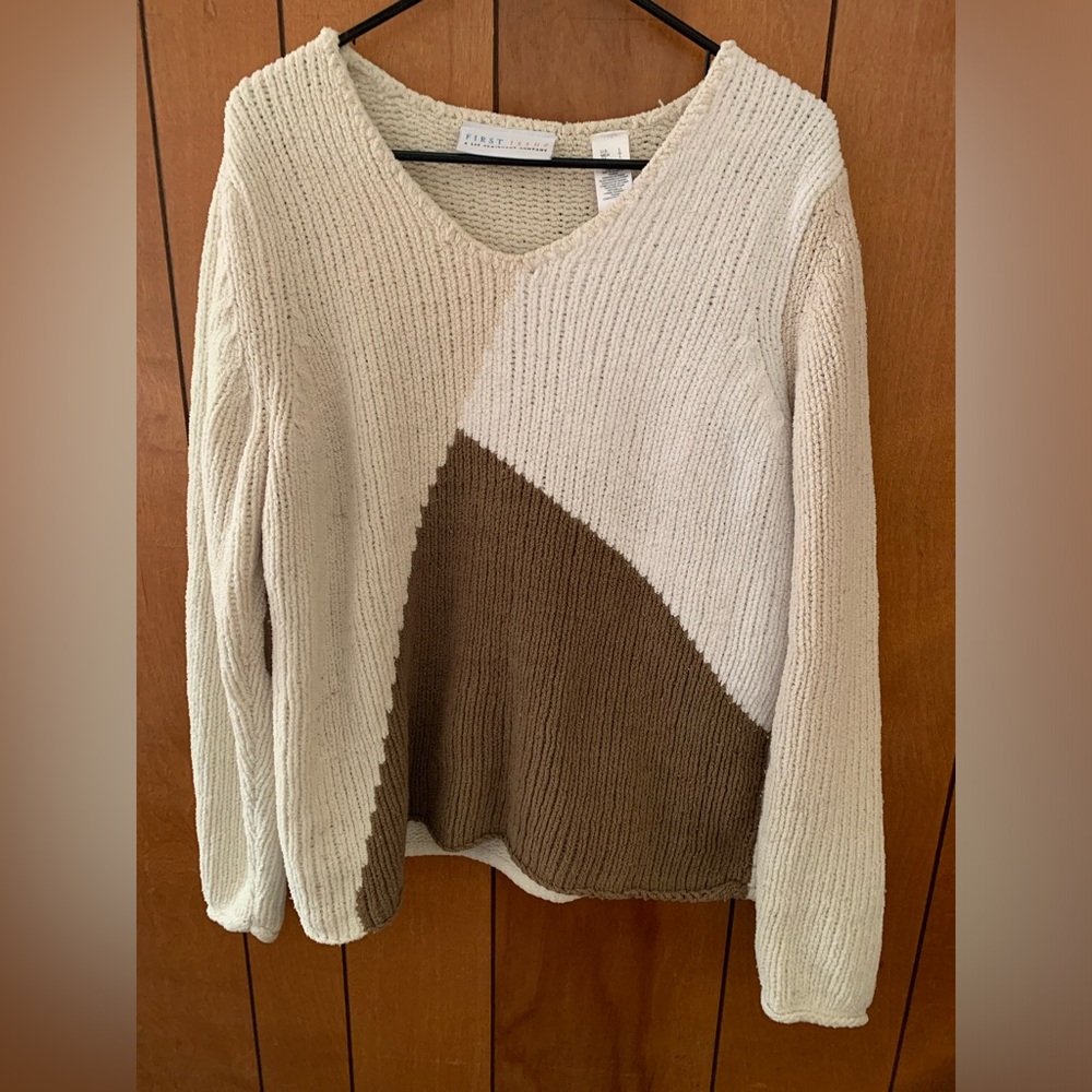 First Issue Liz Claiborne Women Sweater Size L Tan Preppy V-Neck Long Sleeve Top